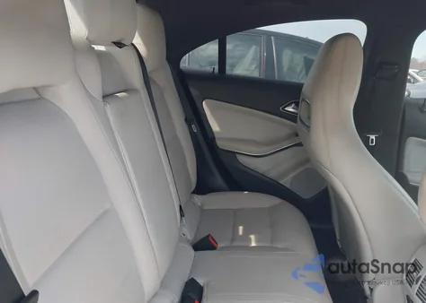 2014 Mercedes-Benz Cla 250 z USA, uszkodzony, nr VIN WDDSJ4EB4EN085268